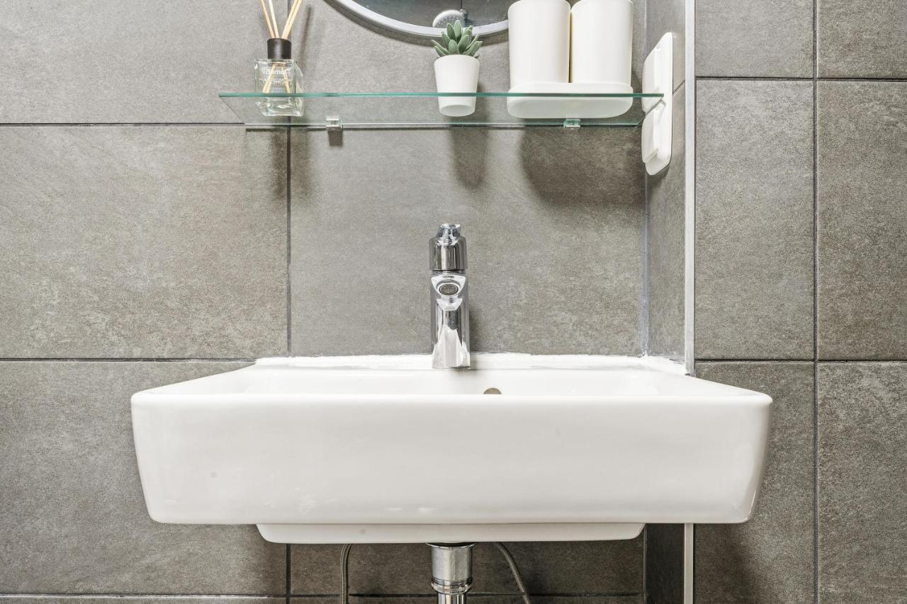 2 Zimmer Apartments, 4 Betten, Vollmoebliert,Zentrale Lage Am S-Bahnhof Berlin Eksteriør billede